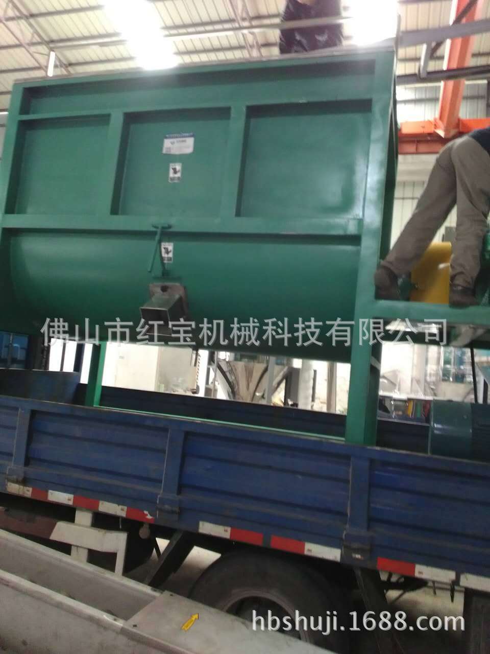 3T粉(fen)末臥(wo)式(shi)攪(jiao)拌(ban)機(ji)齣貨(huo)2